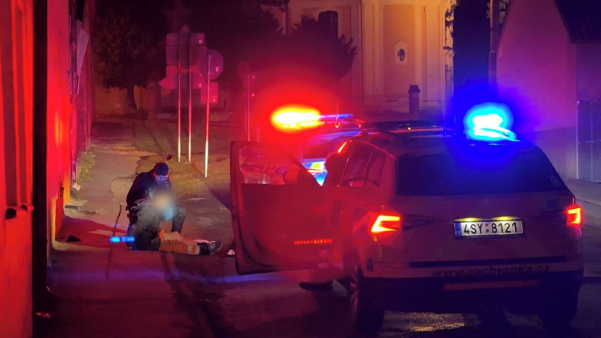 Pobodání v Rudné u Prahy: Muži se do sebe pustili poblíž restaurace